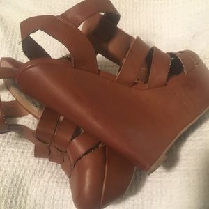 Steve Madden closed toe brown wedges